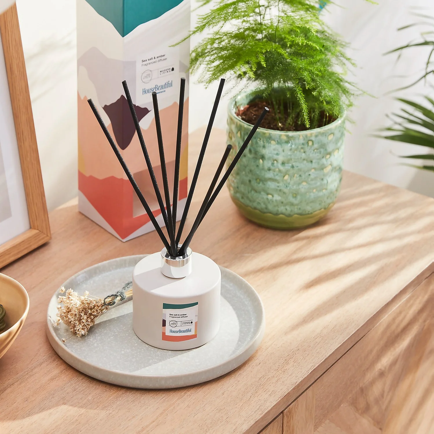 House Beautiful Sea Salt & Amber 200ml Diffuser 4 House Beautiful Sea Salt & Amber 200ml Diffuser - Image 2