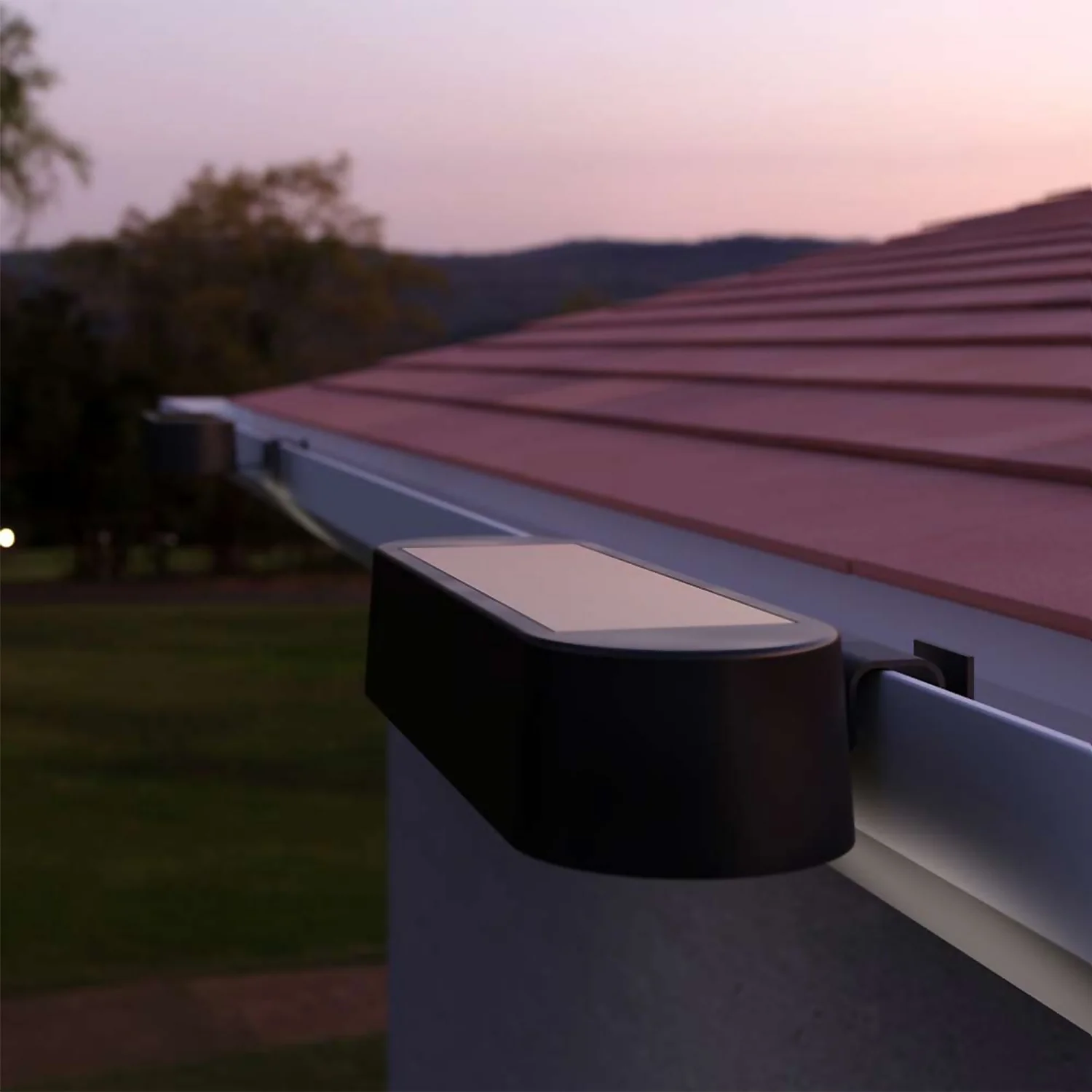 Luxflow Solar Gutter Light 3 Luxflow Solar Gutter Light